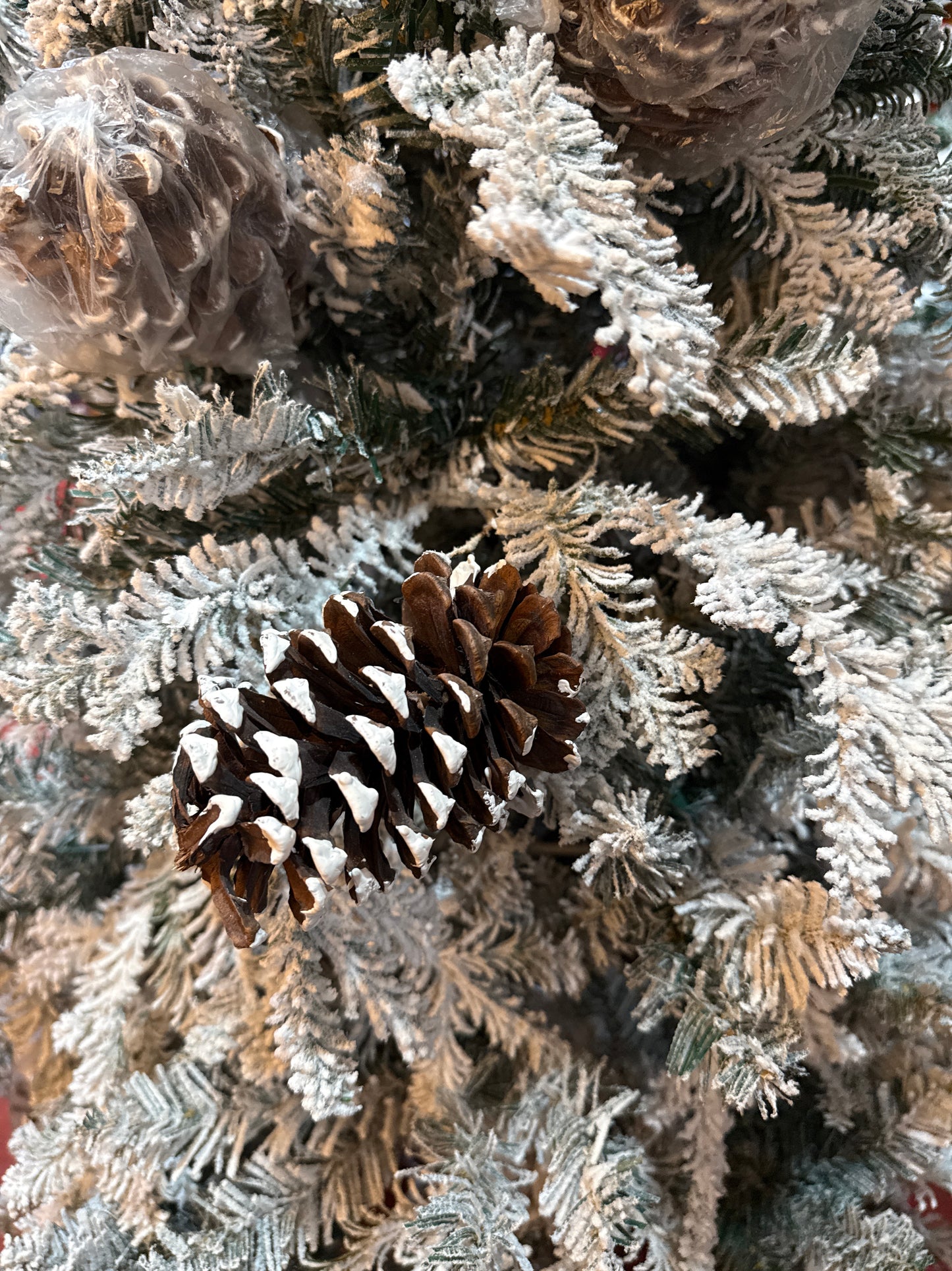 SNOW FROSTED WITH PINES 6 FEET 749T UKH-44-30