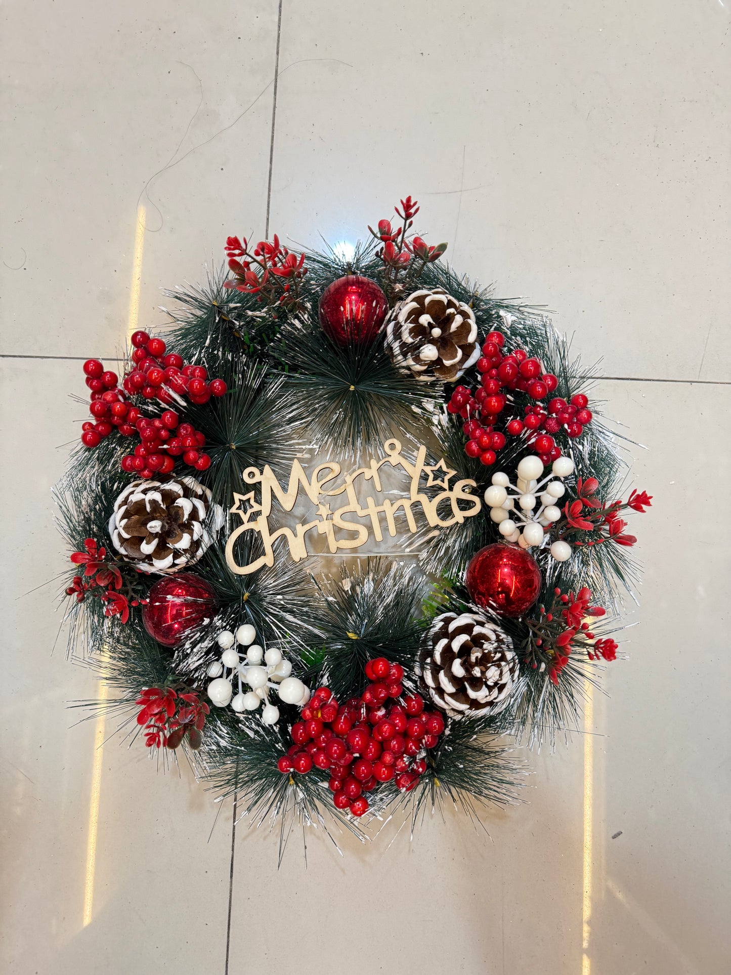 SNOW FLAKED CHRISTMAS WREATH 30 CM WITH DECORATIONS UKH-4-2-0825-20