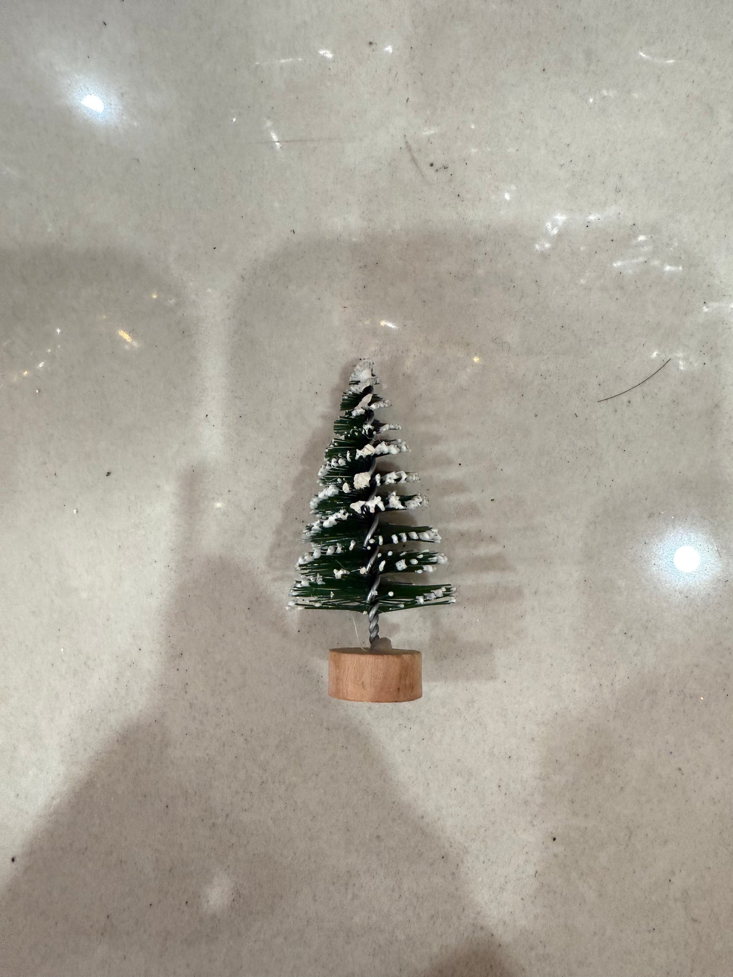 SNOW FROSTED TREE TABLE TOP 4.5 CM UKH-8-18-0825-53