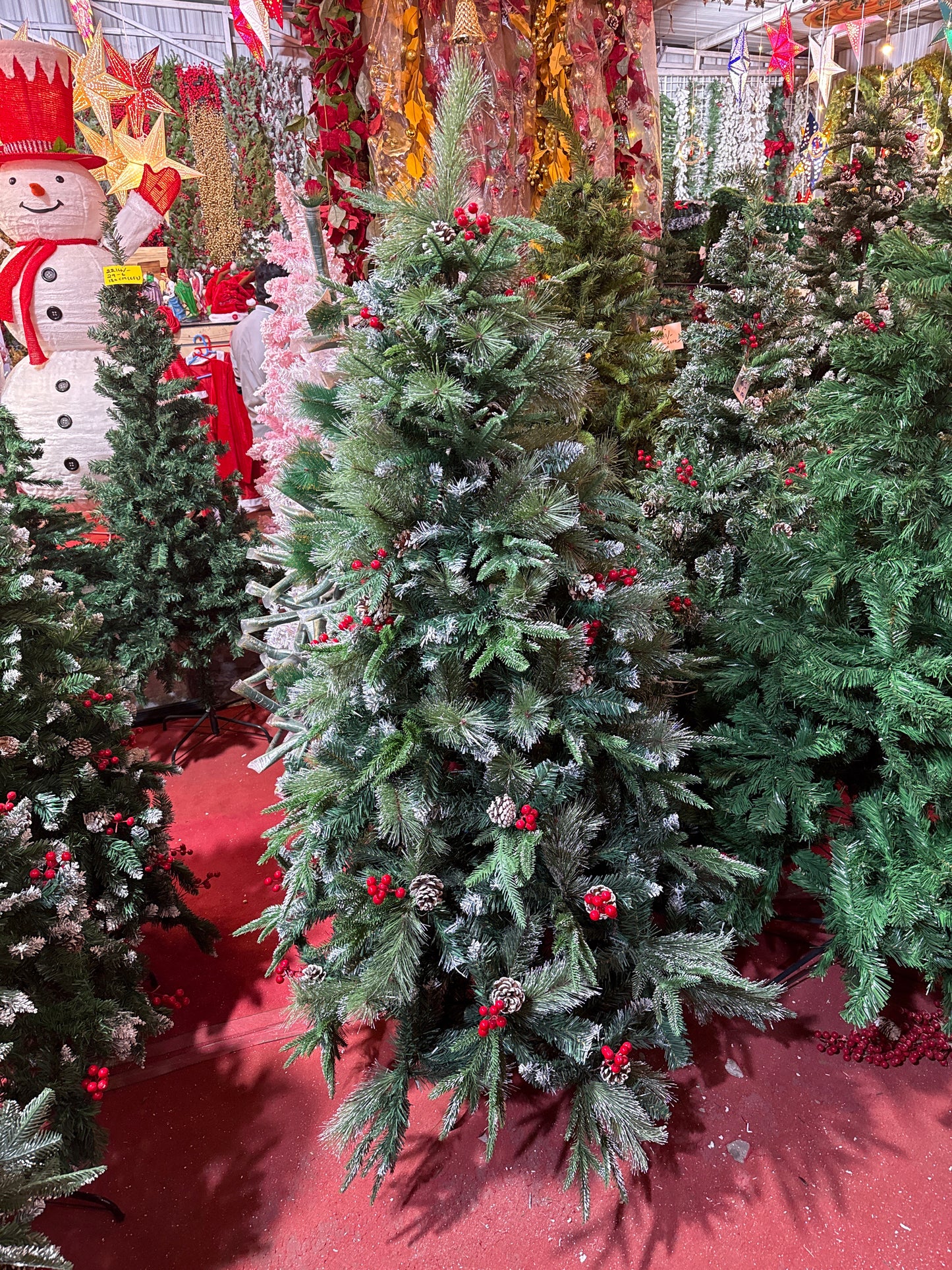 SNOW TIPS WITH CONES BUSH TREE 6 FEET UKH-45-5