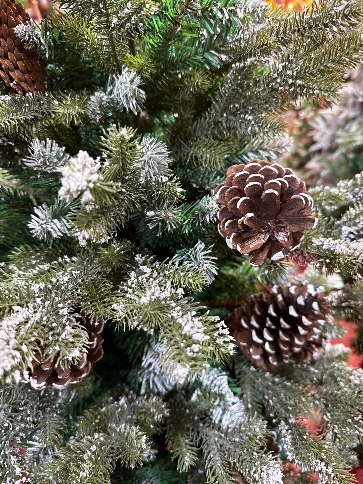 SNOW FROSTED WITH BIG CONES 4 FEET 309 TIPS UKH-44-18-0825-13