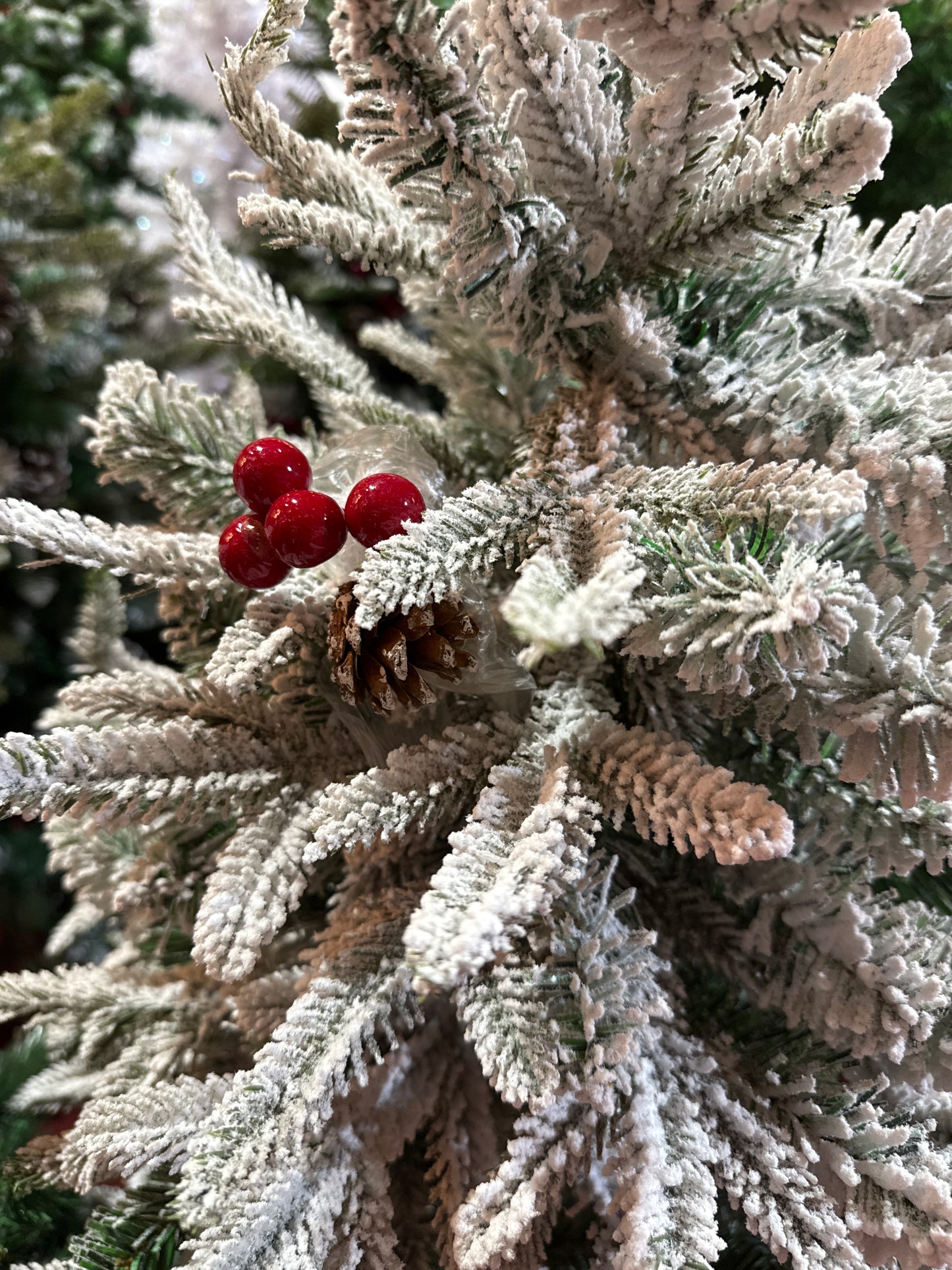 SNOW FROSTED WITH BIG CONES 4 FEET 320 TIPS UKH-44-23-0825-25