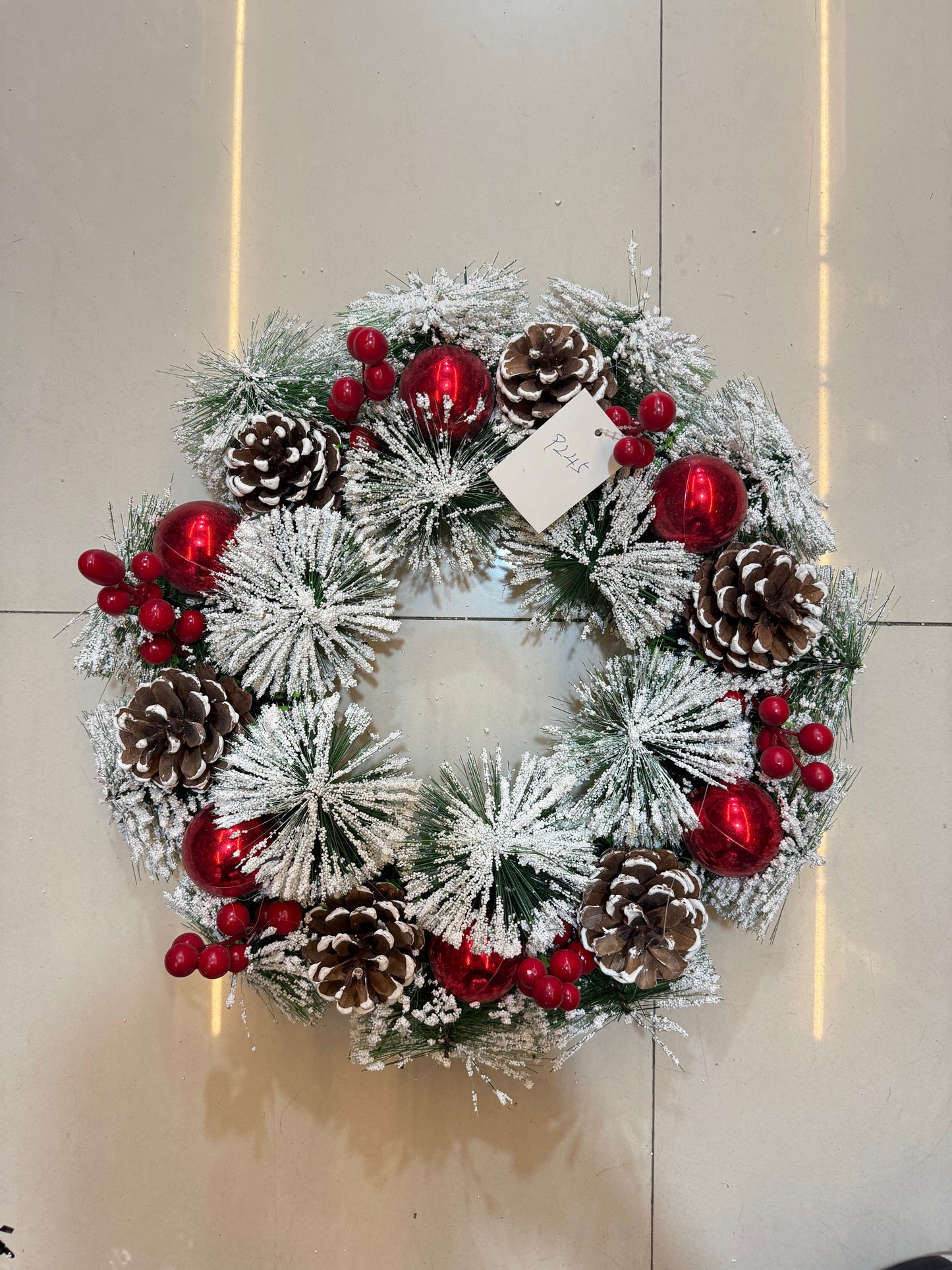 SNOW WREATH WITH DECORATIONS 40 CM