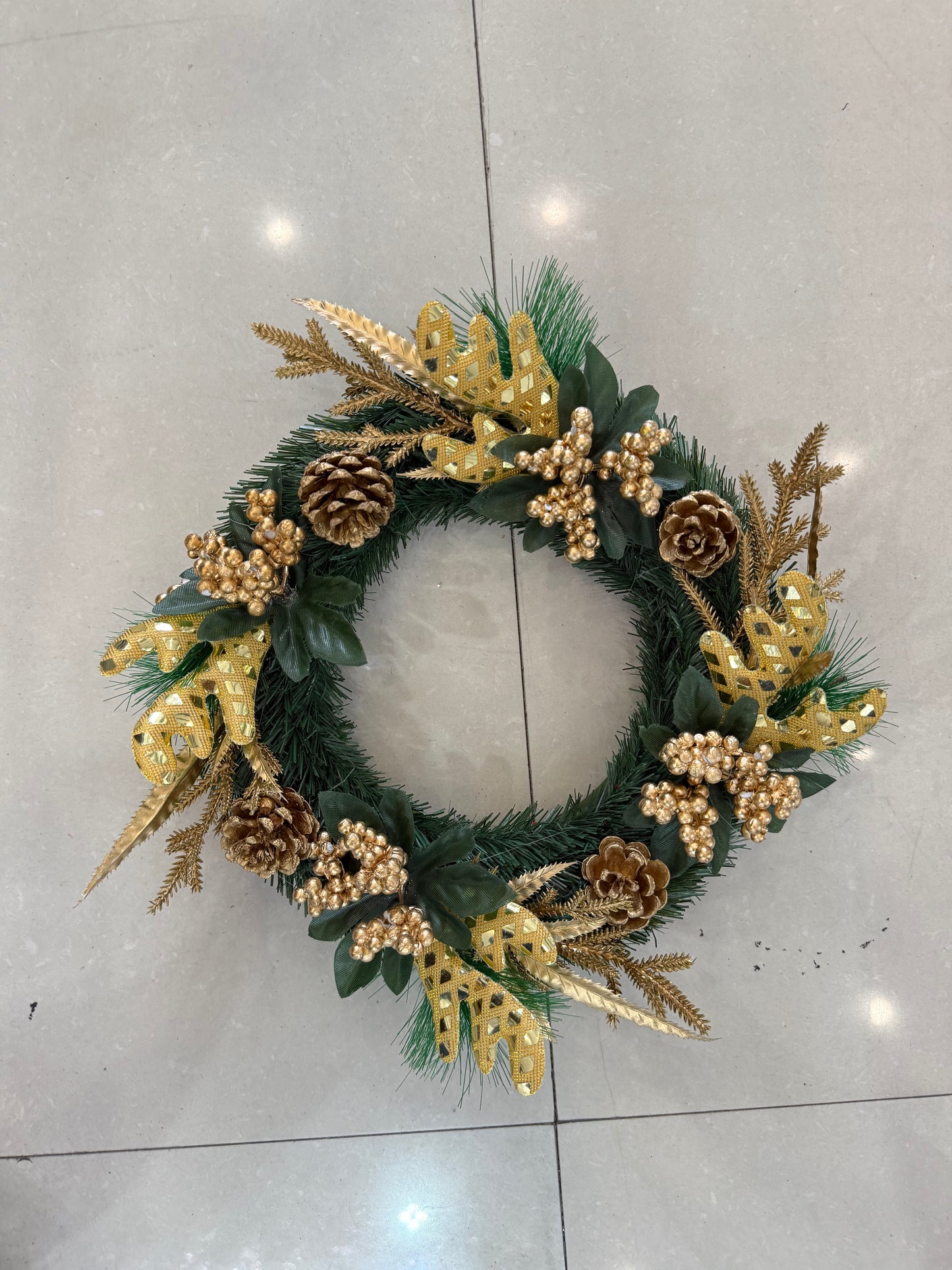 WREATH WITH GOLD DECORATIONS 30 CM  UKH-5-16-0825-27